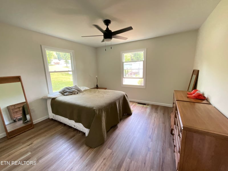 1328 Byrd Cir, Kingston, TN 37763