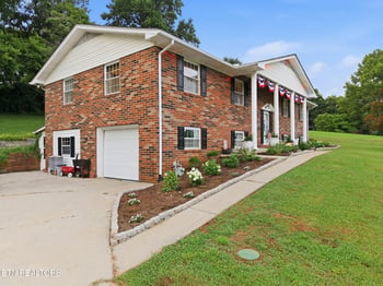 1328 Hillvale Rd, Louisville, TN 37777