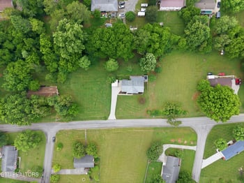 1328 Hillvale Rd, Louisville, TN 37777