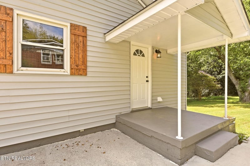 1329 Francis Rd, Knoxville, TN 37909