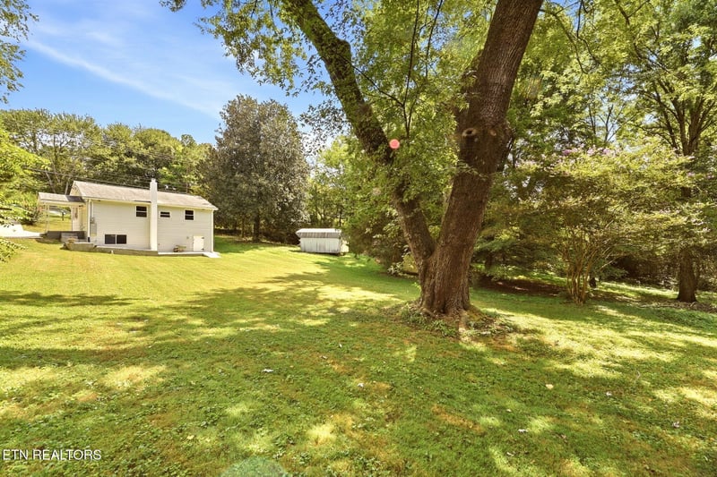 1329 Francis Rd, Knoxville, TN 37909