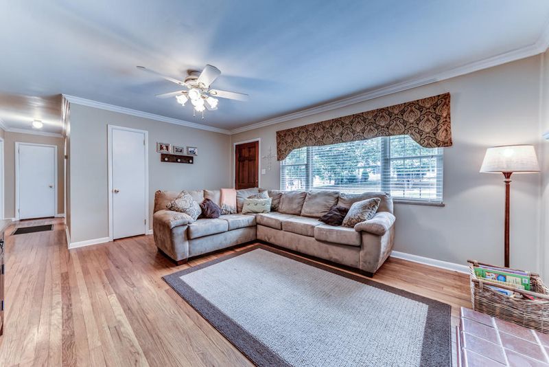 1329 Pandora Rd, Knoxville, TN 37919