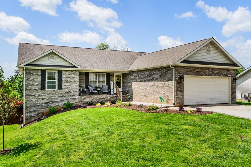1329 Tomahawk Dr, Maryville, TN 37803