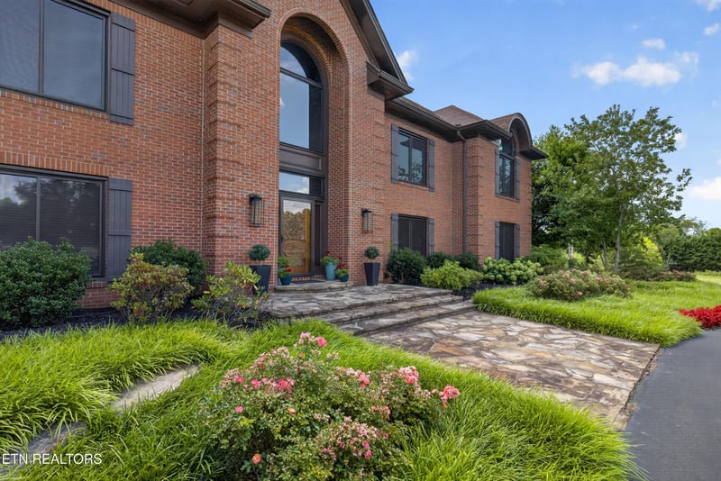 1329 W Hunt Rd, Maryville, TN 37801