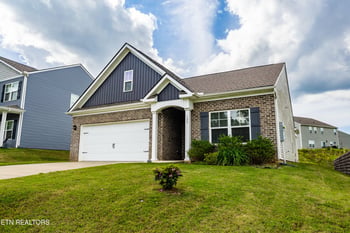 133 Ashe Ave, Lenoir City, TN 37771