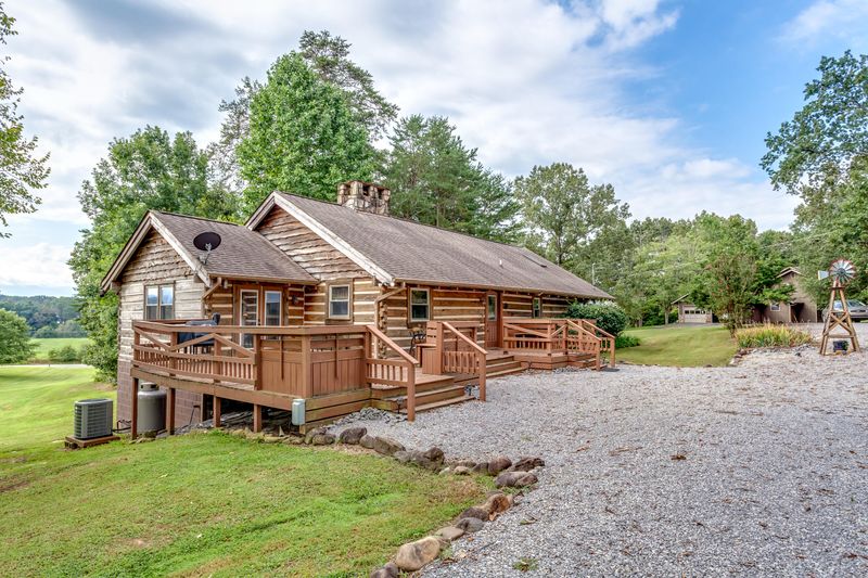 133 Heritage Ln, Sevierville, TN 37876