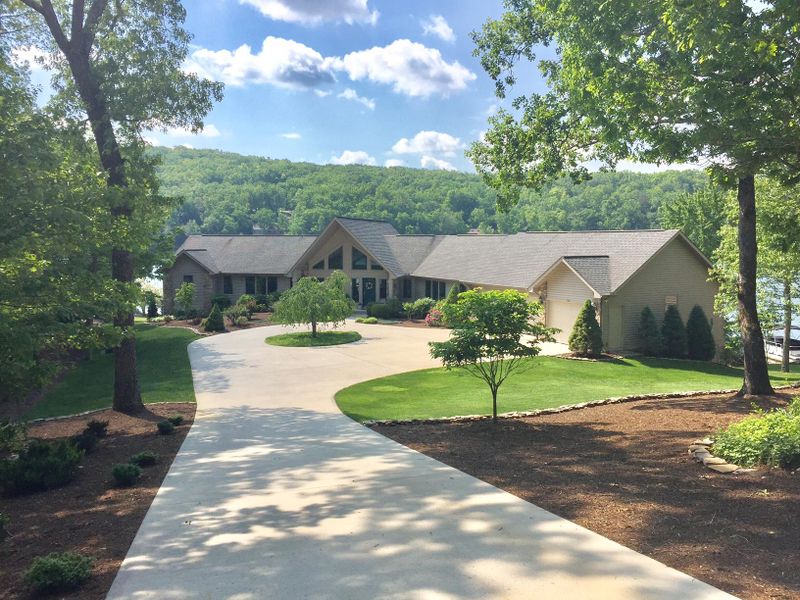 133 Mariners Dr, Fairfield Glade, TN 38558