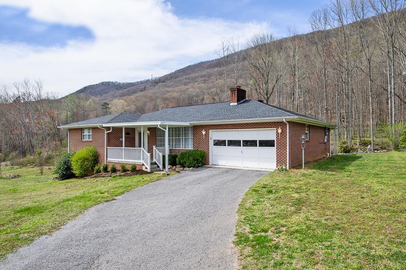 133 Ridgecrest Rd, Harriman, TN 37748