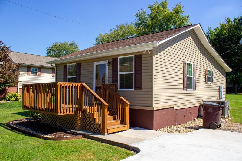 133 W Watt St, Alcoa, TN 37701