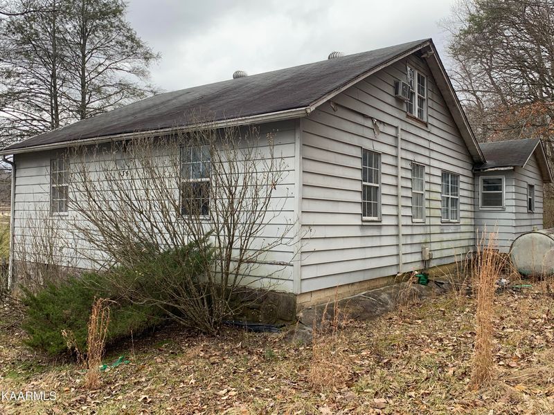 133 Yarnell Rd, Clinton, TN 37716