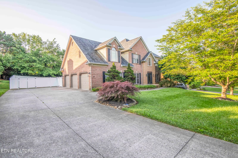 1330 Berkley Hills Ln, Powell, TN 37849