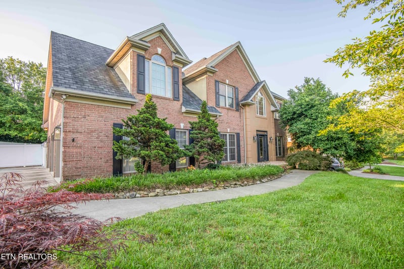 1330 Berkley Hills Ln, Powell, TN 37849