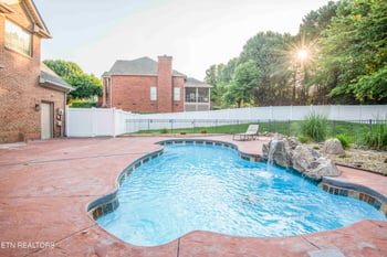 1330 Berkley Hills Ln, Powell, TN 37849