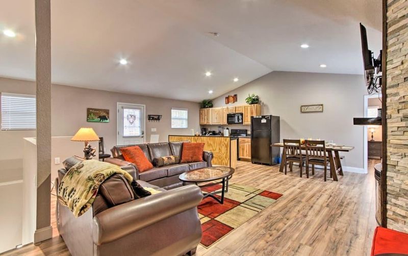1330 Blue Ridge Dr, Sevierville, TN 37862