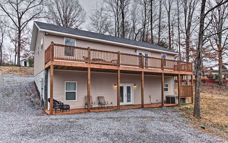 1330 Blue Ridge Dr, Sevierville, TN 37862