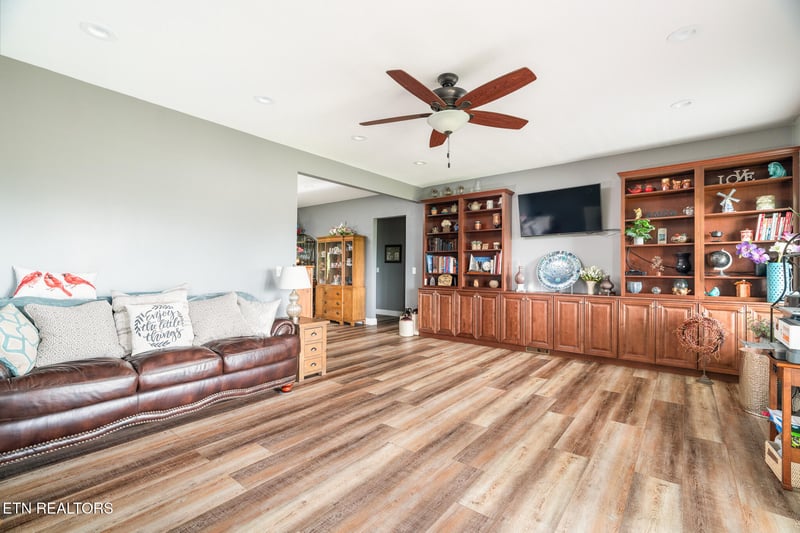 1330 Jim Fain Rd, Sevierville, TN 37876