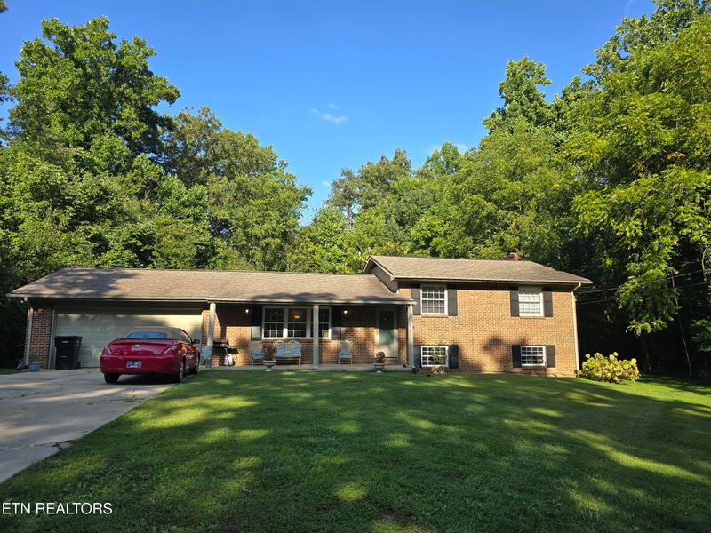 1330 Pinehurst Rd, Knoxville, TN 37920