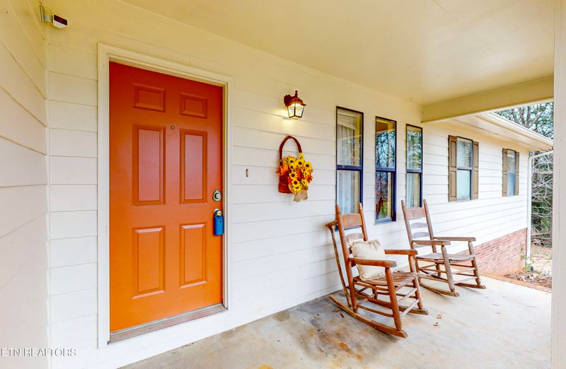 1330 Ridgeway Cir, Athens, TN 37303