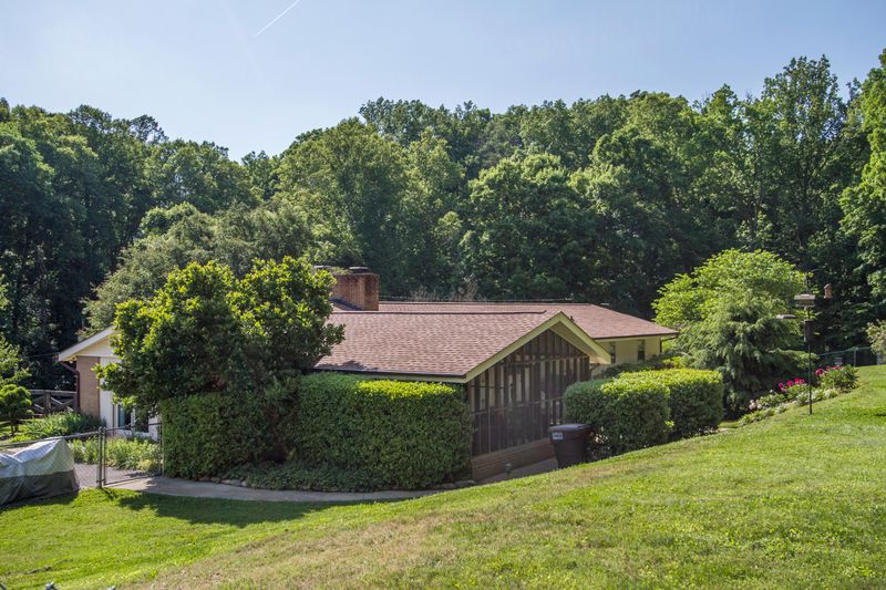1330 Riley Dr, Lenoir City, TN 37771