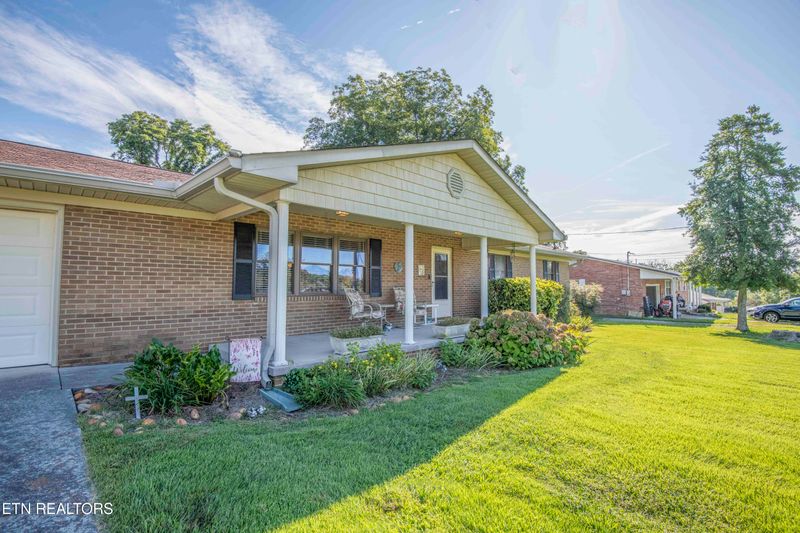 1330 Spring Rd, Lenoir City, TN 37771