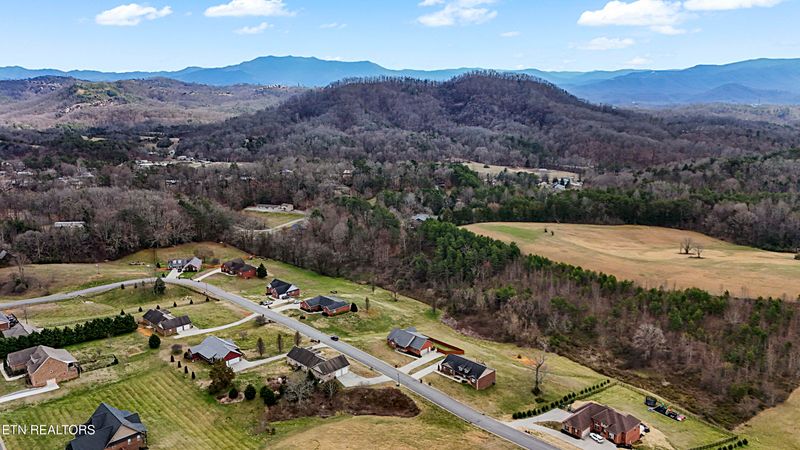 1330 Sugarland Cir, Sevierville, TN 37862