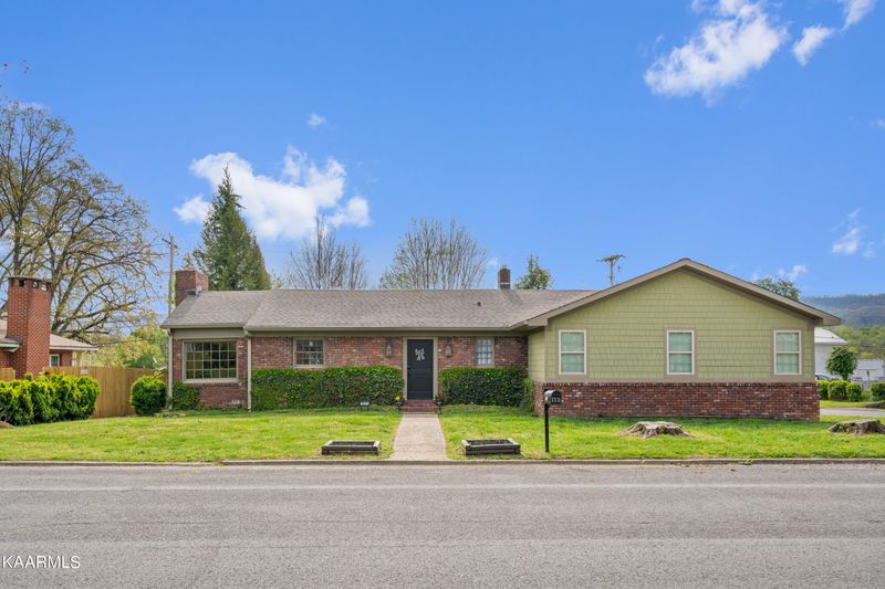 1331 Ohio Ave, Etowah, TN 37331