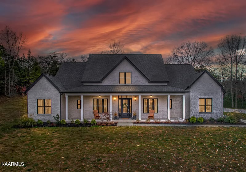 1332 Mountain Rd, Clinton, TN 37716