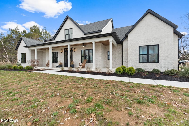 1332 Mountain Rd, Clinton, TN 37716