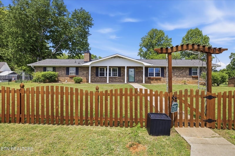 1332 Trentham Cir, Seymour, TN 37865