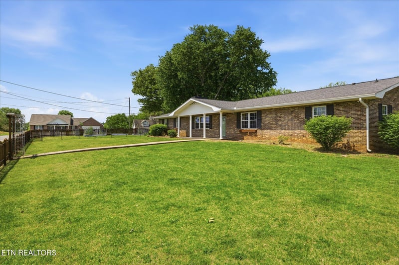 1332 Trentham Cir, Seymour, TN 37865