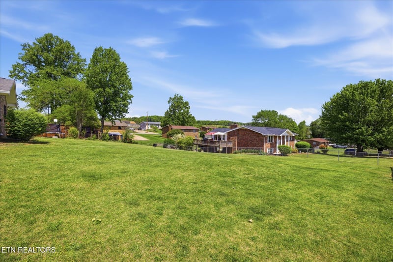1332 Trentham Cir, Seymour, TN 37865