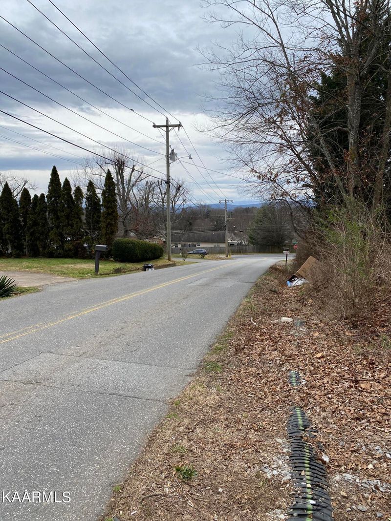 1333 E Brown School Rd, Maryville, TN 37804