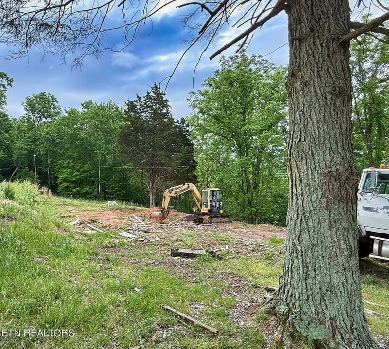 1333 Pinecrest Rd, Jacksboro, TN 37757