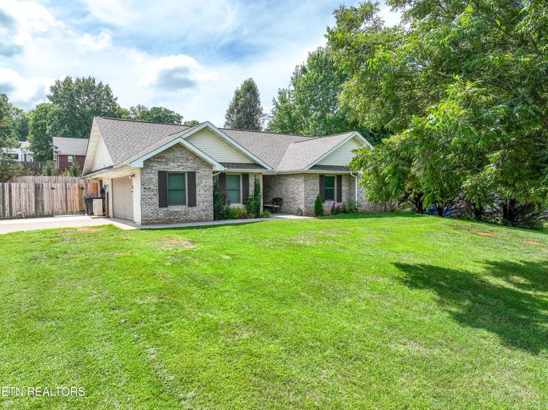 1334 Chesty Puller Cir, Maryville, TN 37803