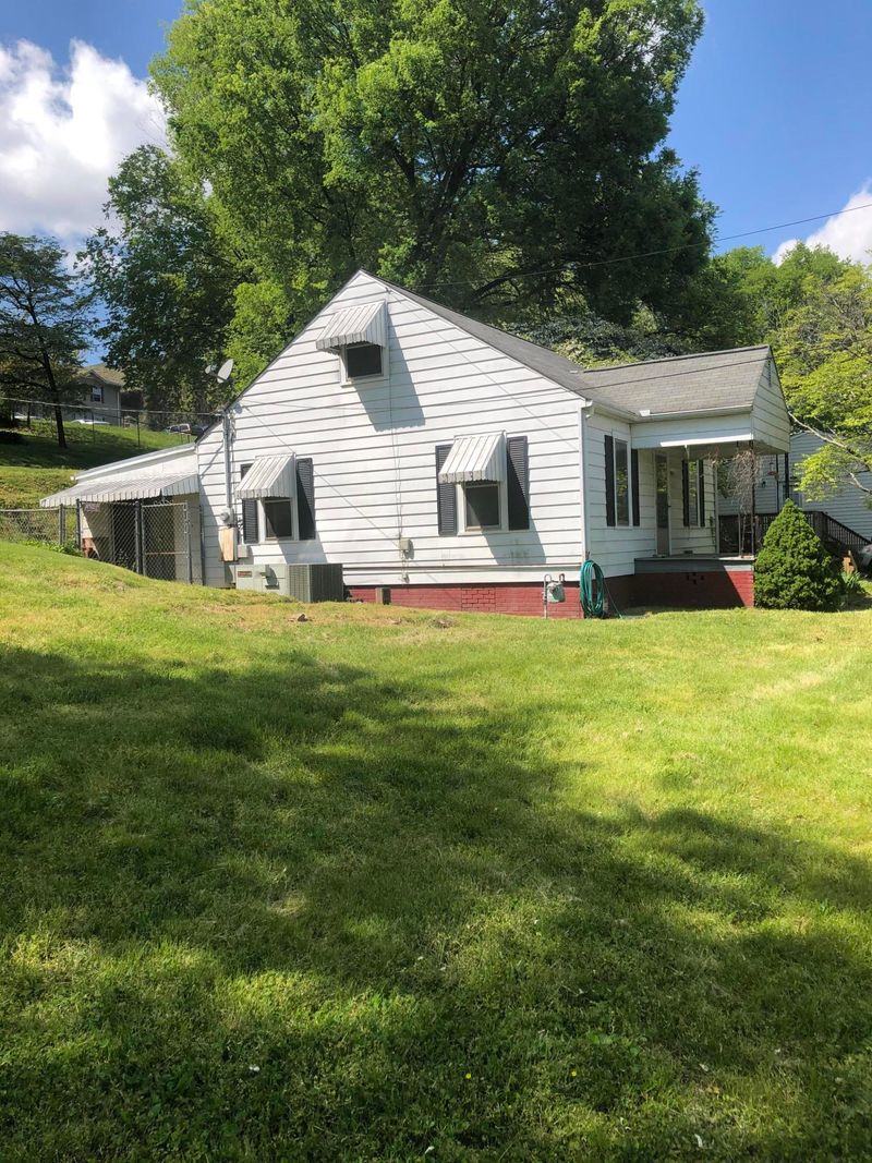 1335 Baker Ave, Knoxville, TN 37920