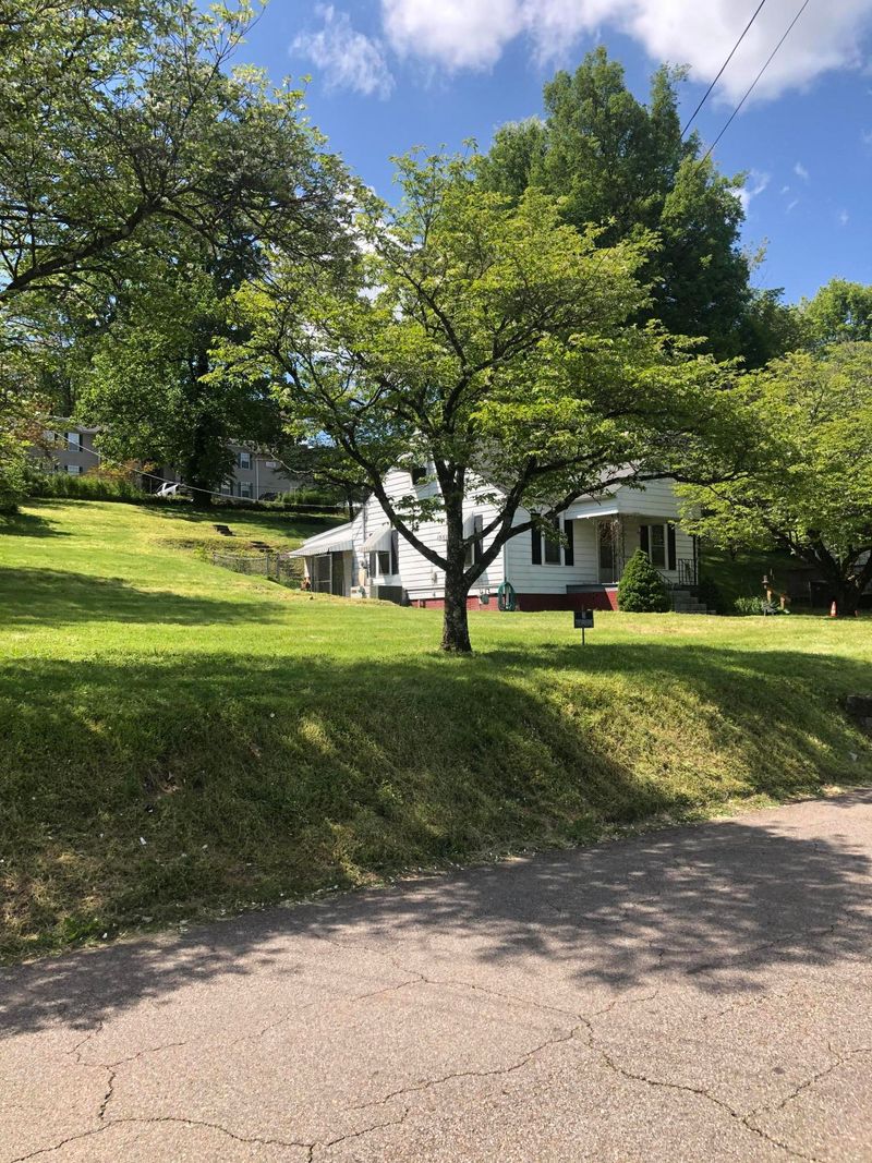 1335 Baker Ave, Knoxville, TN 37920