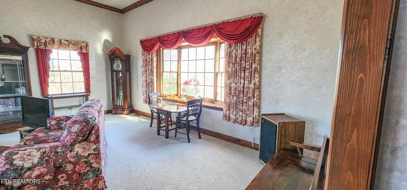 1338 N Shorewood Dr, Caryville, TN 37714