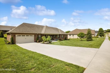 1339 Rippling Waters Cir, Sevierville, TN 37876