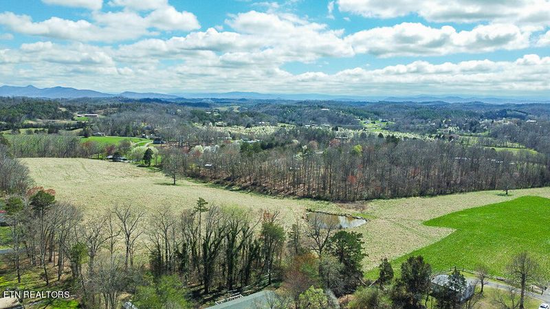 1339 Willow Creek Ln, Sevierville, TN 37876