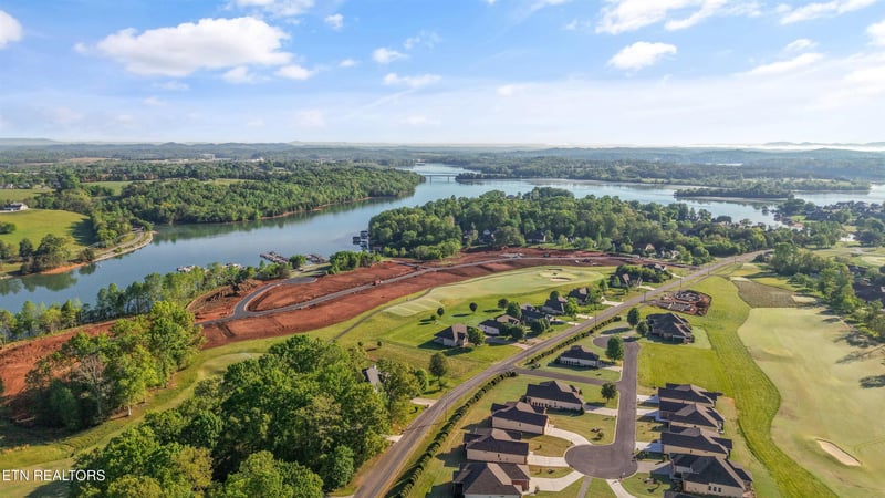 134 Agaya Tr, Vonore, TN 37885