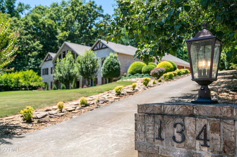 134 Blue Herron Dr, Lenoir City, TN 37772