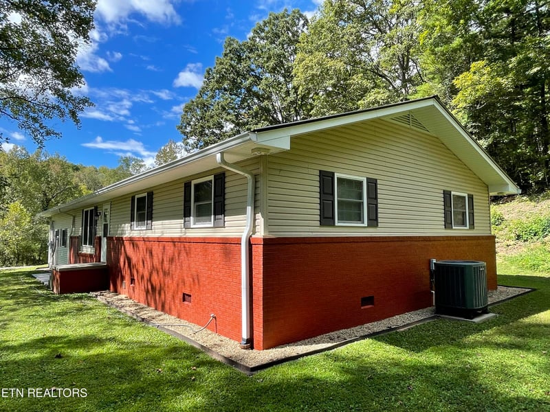 134 Hillview Terrace Dr, Harriman, TN 37748