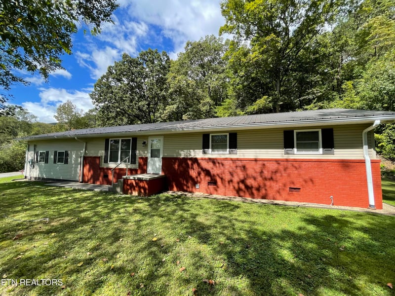 134 Hillview Terrace Dr, Harriman, TN 37748