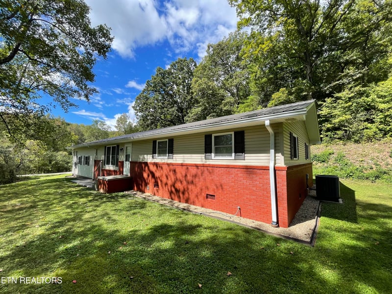 134 Hillview Terrace Dr, Harriman, TN 37748
