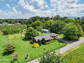 134 Hodges Ln, Maryville, TN 37804