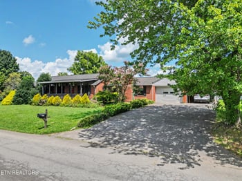 134 Hodges Ln, Maryville, TN 37804