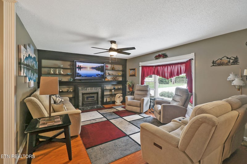 134 Lakeside Dr, Fairfield Glade, TN 38558