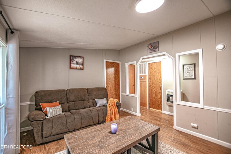 134 Mac Ivey Ln, Lafollette, TN 37766