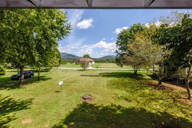 134 Myers Rd, Townsend, TN 37882