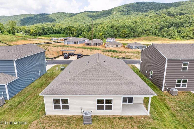 134 N Blissful Meadows Dr, Harriman, TN 37748